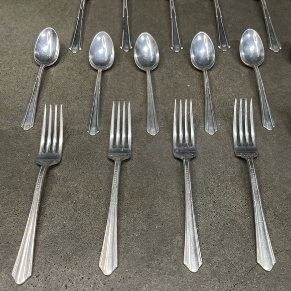 Vintage 1939 Holmes & Edwards Silverplate Inlaid Flatware Set Art Deco - Picture 3 of 11